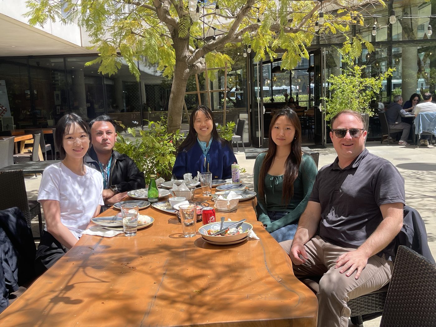 Fidler Lab members at a lab lunch outing